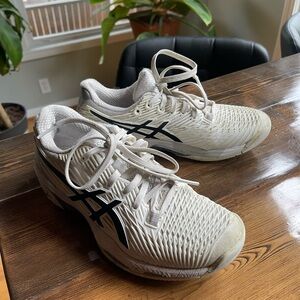 Boys ASICS 5.5 white tennis shoes